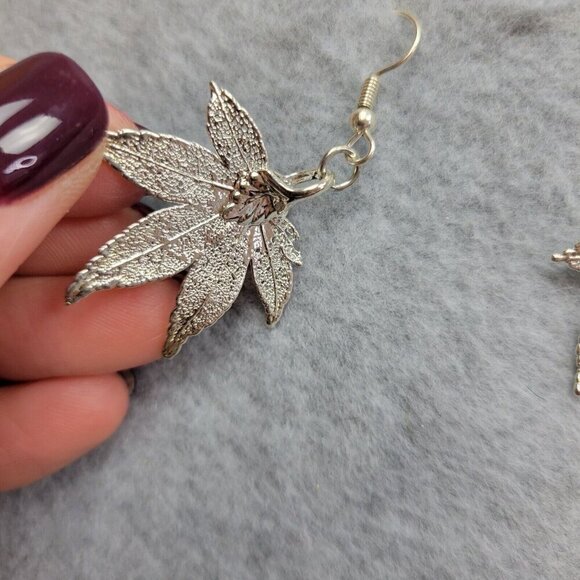 Silver Tone Leaf Earrings Natures Jewelry Japanese Maple Fish Hook Style Unique - Picture 4 of 8